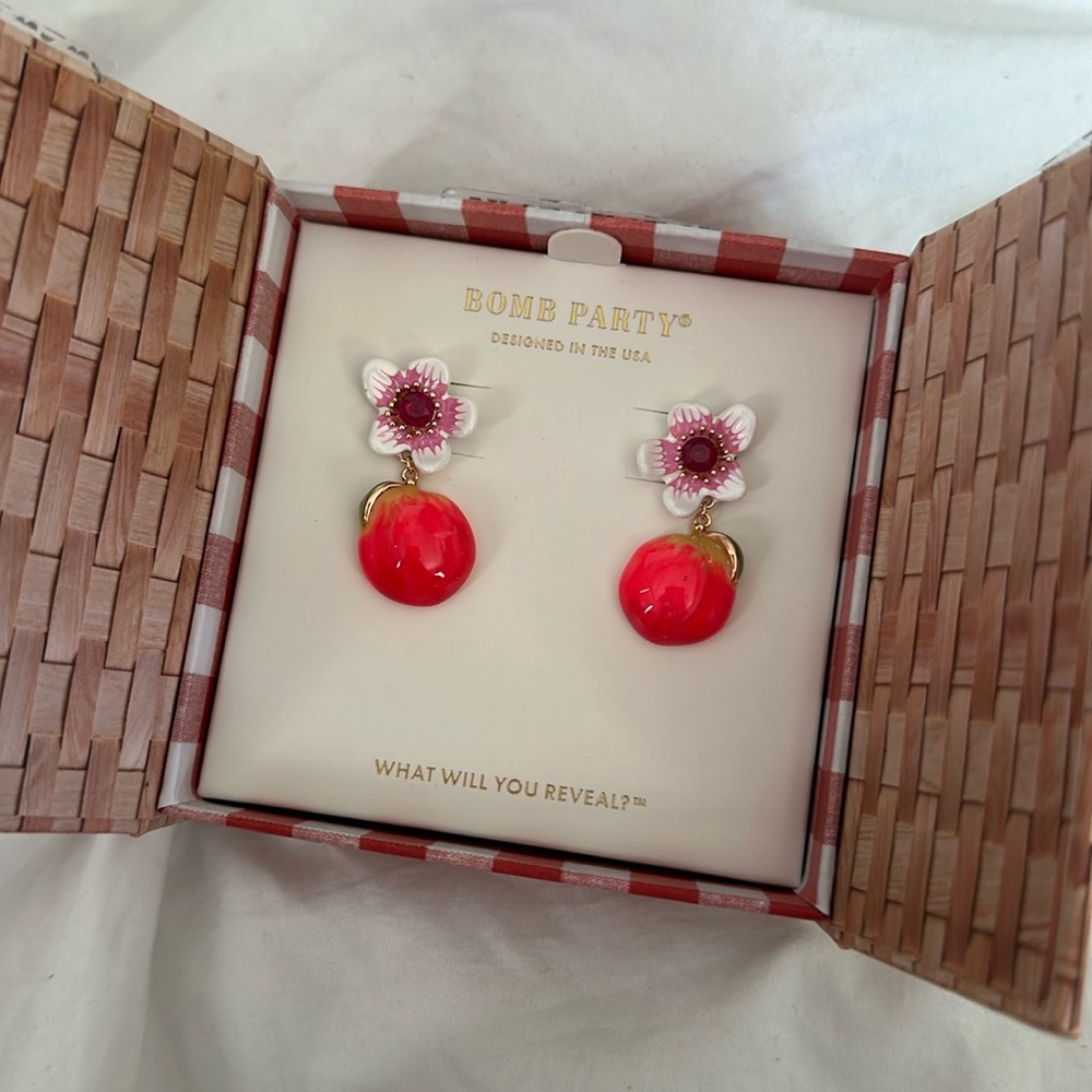 Market Fresh by Bomb Party - You’re A Peach Earrings